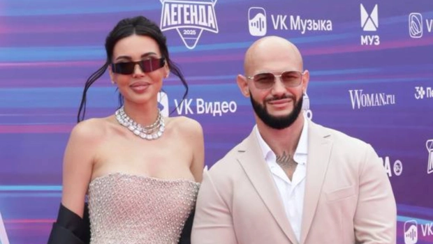 Джиган и Оксана Самойлова поделились семейными планами на Премии МУЗ-ТВ