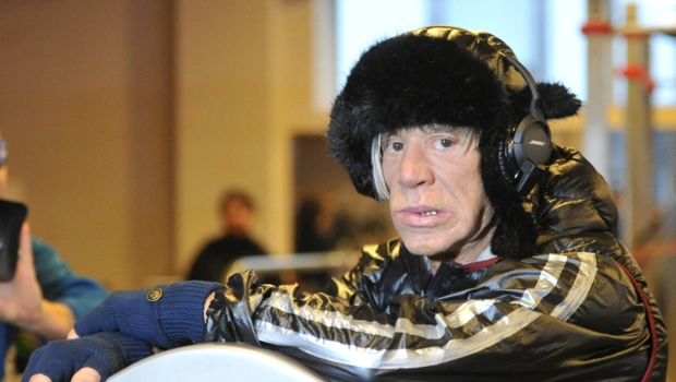 Микки Рурк впервые прокомментировал слухи о том, что он может стать бездомным Микки Рурк впервые прокомментировал слухи о том, что он может стать бездомным