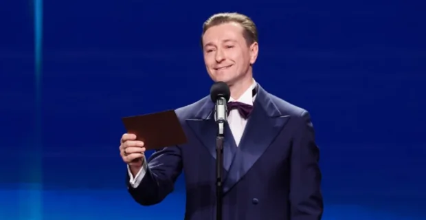 Сергей Безруков прокомментировал романтизацию сериала «Бригада» Сергей Безруков прокомментировал романтизацию сериала «Бригада»