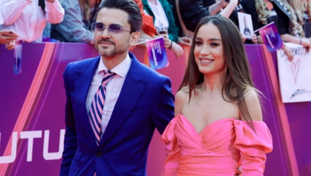 Муж Виктории Дайнеко перенес операцию на позвоночник и не может ходить без опоры