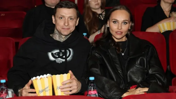 Жена Павла Мамаева рассказала, как муж мешает ей следить за фигурой: «Это расслабляет» Жена Павла Мамаева рассказала, как муж мешает ей следить за фигурой: «Это расслабляет»