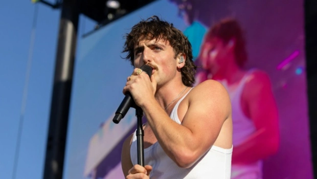 Бенсон Бун — о сальто вместе с Беном Стиллером и о мемных сравнениях с Гарри Стайлсом