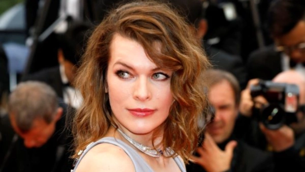 Милла Йовович показала умилительные фото 6-летней дочери в день ее рождения