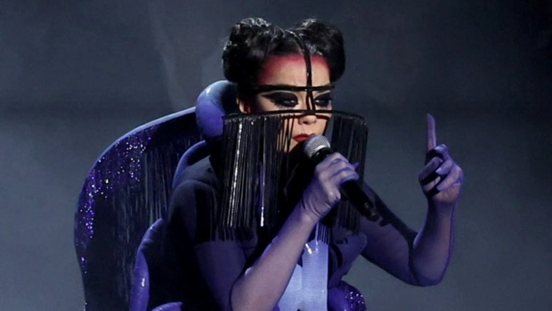 Бьорк станет хедлайнером фестиваля в день полного солнечного затмения в Исландии