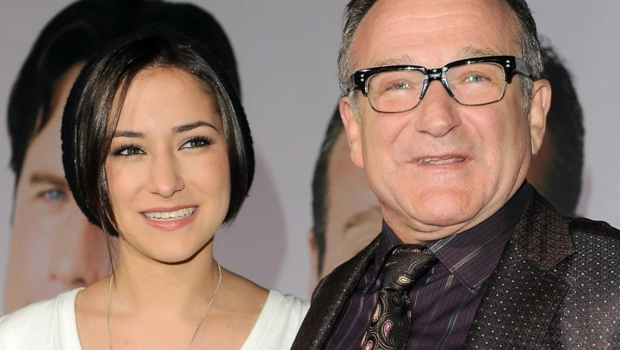 Дочь Робина Уильямса раскритиковала видеоролики с «ожившим» отцом Дочь Робина Уильямса раскритиковала видеоролики с «ожившим» отцом