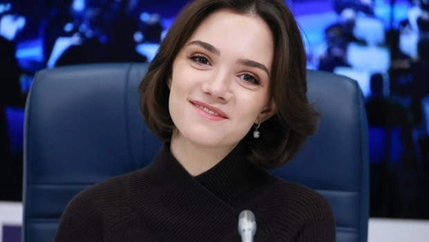 Евгения Медведева примерила свадебное платье