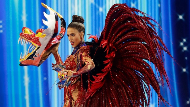 Конкурсантки «Мисс Вселенная 2023» поразили национальными костюмами: самолеты, драконы, рыцари