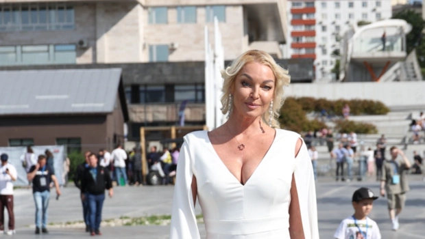 Волочкова призналась, что может начать день с вредных привычек