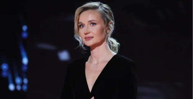 39-летняя Полина Гагарина продемонстрировала идеальную фигуру на пляже 39-летняя Полина Гагарина продемонстрировала идеальную фигуру на пляже