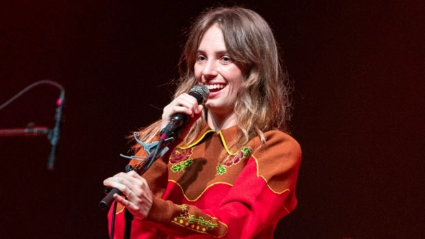 Звезда «Очень странных дел» Майя Хоук анонсировала четвертый альбом, записанный с мужем