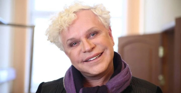 Алла Пугачёва почтила память Бориса Моисеева большим букетом цветов Алла Пугачёва почтила память Бориса Моисеева большим букетом цветов