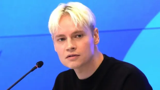 SHAMAN сделал щедрый подарок юной поклоннице на концерте SHAMAN сделал щедрый подарок юной поклоннице на концерте