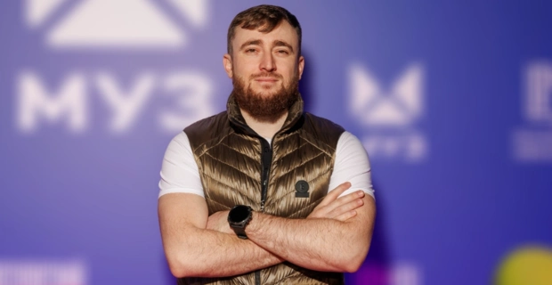 Султан Лагучев объяснил, зачем поклонники дарят ему шашлык Султан Лагучев объяснил, зачем поклонники дарят ему шашлык