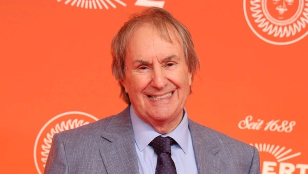 Крис де Бург впервые за долгое время вышел в свет со своей «леди в красном» — дочерью Розанной Крис де Бург впервые за долгое время вышел в свет со своей «леди в красном» — дочерью Розанной