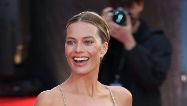 Марго Робби откровенно рассказала о съемках интимных сцен с Джейкобом Элорди Марго Робби откровенно рассказала о съемках интимных сцен с Джейкобом Элорди