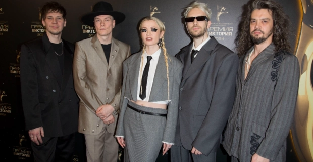 Магия оживших обложек: новый летний клип «Моя Мишель»