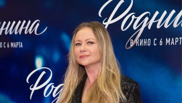 Мария Миронова обвинила бывшего мужа в домашнем насилии и слежке