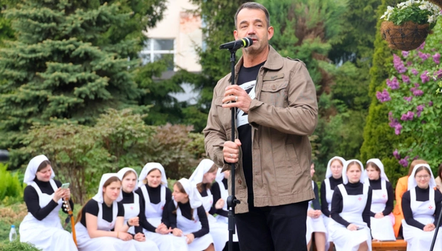 Дмитрий Певцов забрал сына из казармы: в монастырь из кадетов