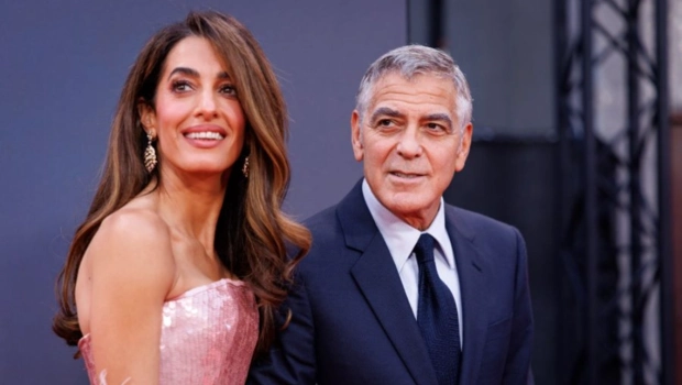 Джордж Клуни объяснил, почему больше не целуется с женщинами на съемках фильмов Джордж Клуни объяснил, почему больше не целуется с женщинами на съемках фильмов