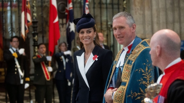 Кейт Миддлтон почтила память павших солдат в образе с серьгами принцессы Дианы