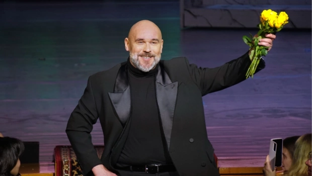 Максим Аверин отметил 50-летие выпуском книги