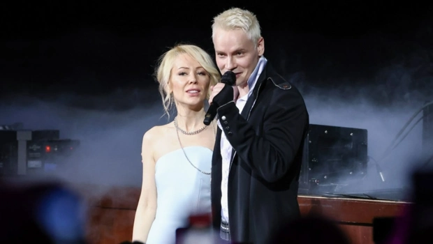 SHAMAN и Екатерина Мизулина украсили домашнюю елку под песню «Метелица»