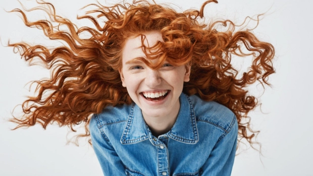 Врач объяснил, почему волосы повреждаются на холоде, и дал советы по уходу