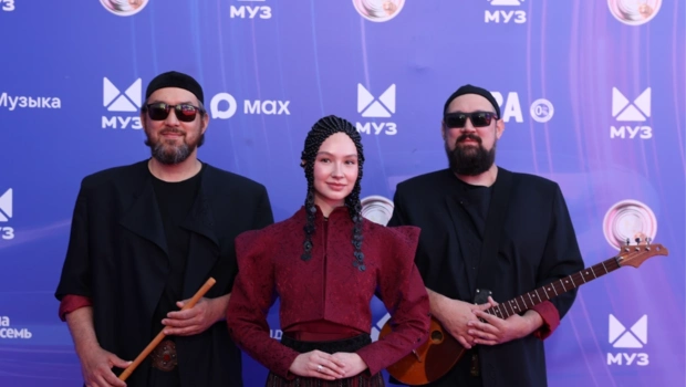 Участники AY YOLA поделились трогательными ожиданиями от «Премии МУЗ-ТВ 2026. Движение» Участники AY YOLA поделились трогательными ожиданиями от «Премии МУЗ-ТВ 2026. Движение»