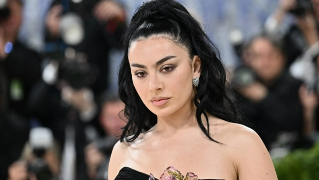 Charli XCX распрощалась с эрой BRAT и начала новую главу в карьере
