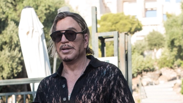 Мики Рурк вернет пожертвованные фанатами деньги