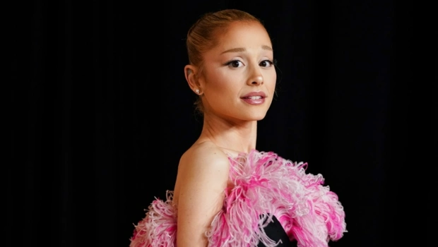 Ариана Гранде представила обложку и дату выхода нового альбома Petal