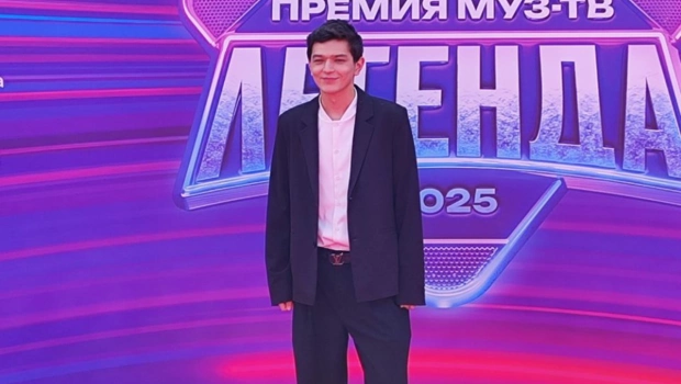 На премию МУЗ-ТВ 2025. Легенда приехал Akmal'