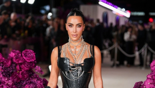 Кардашьян закрутила роман с миллиардером на дорогой машине