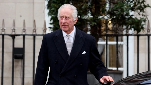 Карл III вышел в свет и открыл Лондонскую неделю моды в день ареста брата