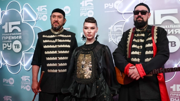 Вокалистка AY YOLA Адель Шайхитдинова рассказала о вирусном успехе «Homay» Вокалистка AY YOLA Адель Шайхитдинова рассказала о вирусном успехе «Homay»