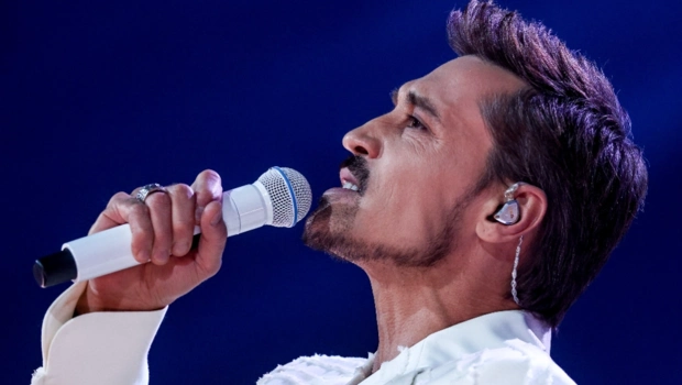 Фанаты криками поздравили Диму Билана с Днем рождения прямо на сцене: ВИДЕО