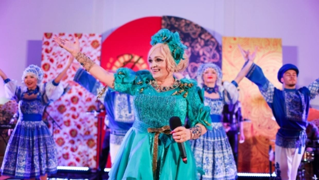 Зрители не отпускали со сцены Надежду Кадышеву на съемках новогоднего шоу