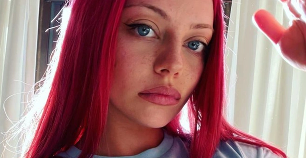 «Богиня!» Экс-солистка SEREBRO Катя Кищук устроила фотосессию без белья