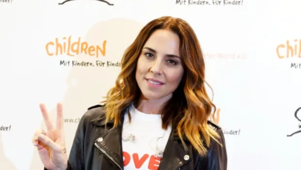Мел Си из Spice Girls вышла замуж в наряде, который одолжила у Виктории Бекхэм Мел Си из Spice Girls вышла замуж в наряде, который одолжила у Виктории Бекхэм