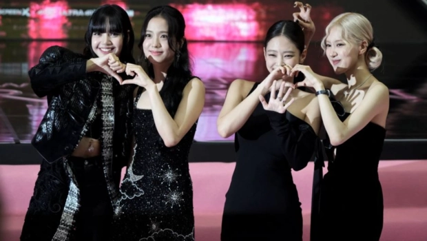 Первый взгляд на новый альбом BLACKPINK: группа представила черно-белый концепт-тизер Первый взгляд на новый альбом BLACKPINK: группа представила черно-белый концепт-тизер