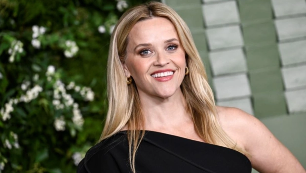 Книга Риз Уизерспун о российских олигархах стала бестселлером в США