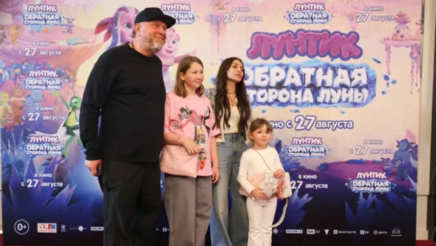 Жена шефа Ивлева рассказала, что сблизилась с детьми телеведущего от прошлого брака