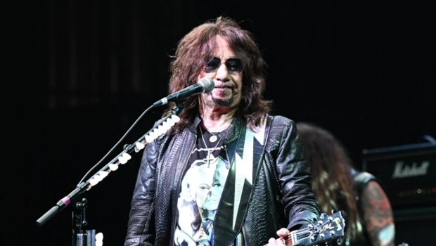 Названа причина смерти сооснователя KISS Эйса Фрейли Названа причина смерти сооснователя KISS Эйса Фрейли