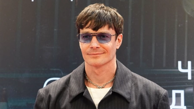 Максим Матвеев ответил на критику своей любви к украшениям: «Не хотите принять — идите мимо»