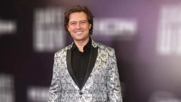 Прохор Шаляпин показал новую квартиру: сталинка, розовая гардеробная, желтая спальня Прохор Шаляпин показал новую квартиру: сталинка, розовая гардеробная, желтая спальня