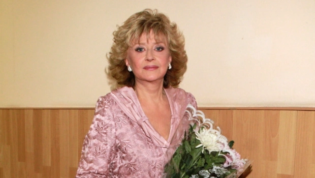Сергей Дроботенко поделился новым фото 81-летней телеведущей Регины Дубовицкой