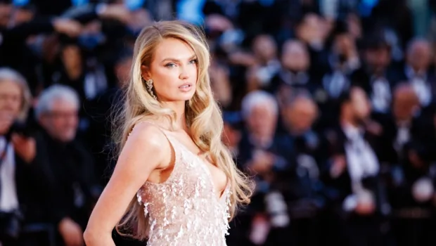 Поклонники Victoria’s Secret обвинили бренд в пренебрежении к «ангелам» после отказа Роми Стрейд
