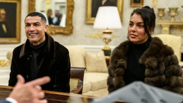 Роналду подарил невесте Джорджине на день рождения золотые часы с бриллиантами