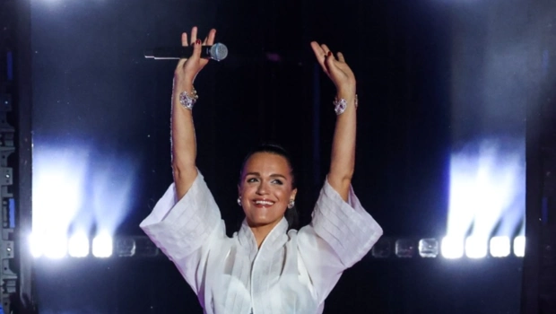 Певица Слава объявила о месячном отпуске после нервного срыва на сцене