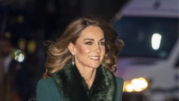 Кейт Миддлтон пришла на особый концерт в пальто изумрудного цвета Кейт Миддлтон пришла на особый концерт в пальто изумрудного цвета